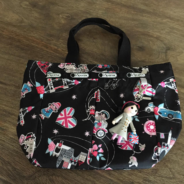 美品！！ LeSportsac イッツアスモールワールド ディズニー バッグ