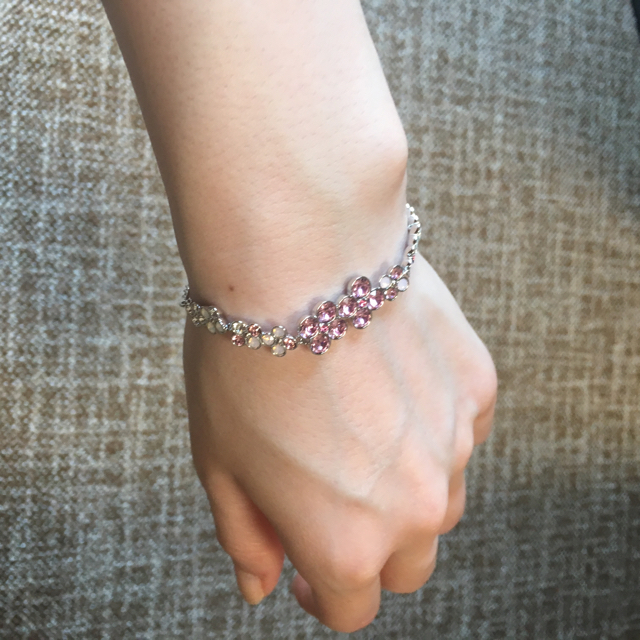 SWAROVSKI(スワロフスキー)のスワロフスキー ブレスレット レディースのアクセサリー(ブレスレット/バングル)の商品写真