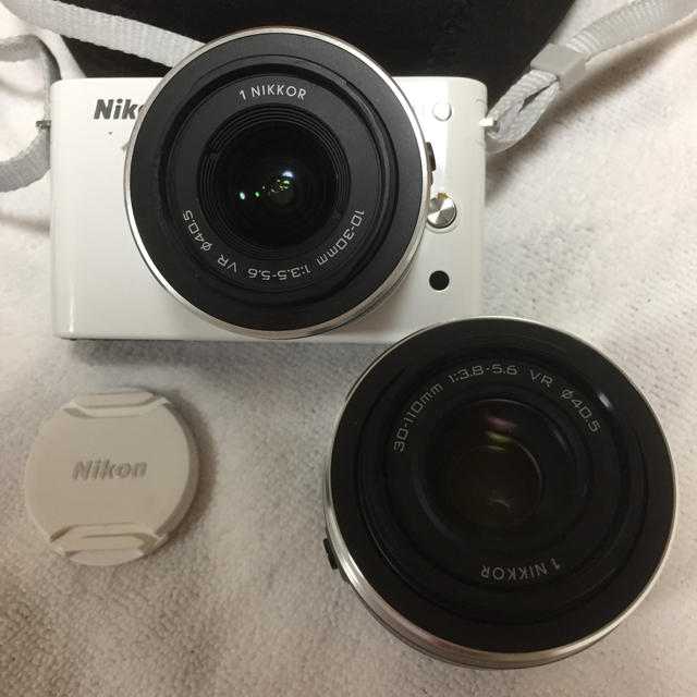 Nikon(ニコン)のベイビー様専用Nikon J1 ホワイト レンズセット スマホ/家電/カメラのカメラ(ミラーレス一眼)の商品写真
