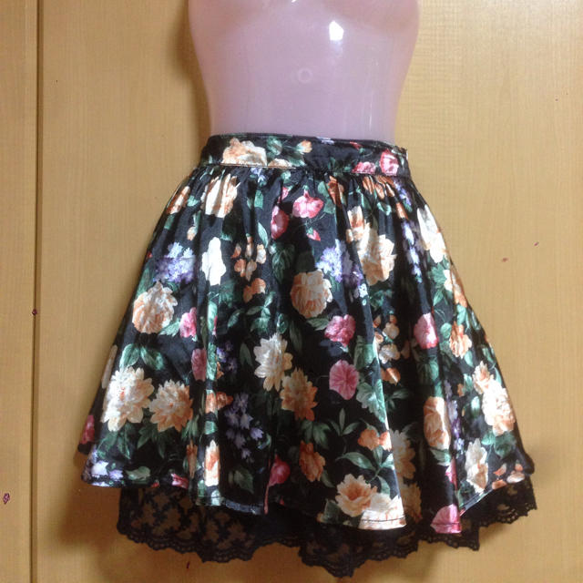 CECIL McBEE(セシルマクビー)のセシル・マクビー 花柄スカート レディースのスカート(ミニスカート)の商品写真