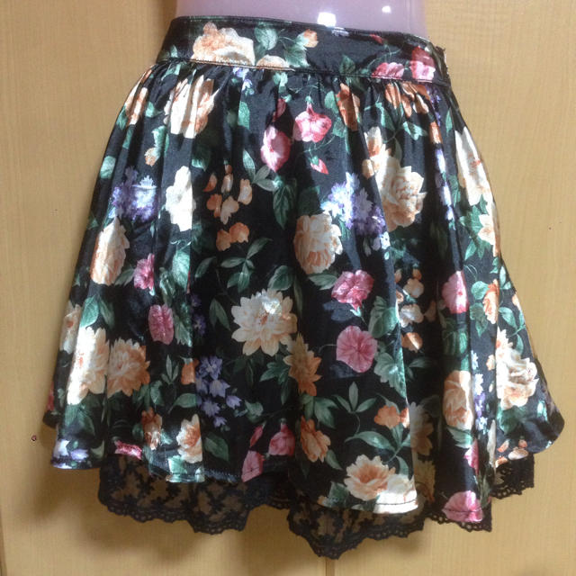 CECIL McBEE(セシルマクビー)のセシル・マクビー 花柄スカート レディースのスカート(ミニスカート)の商品写真
