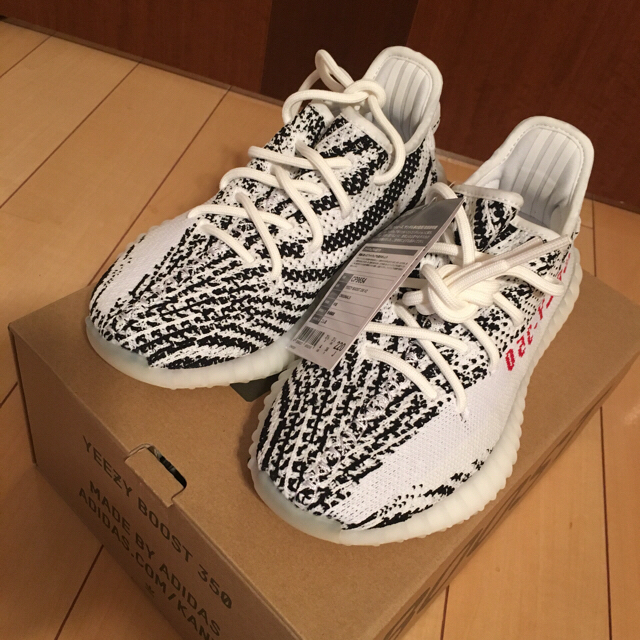 adidas(アディダス)のNomad aki様専用 ☆YEEZY BOOST 350 V2  レディースの靴/シューズ(スニーカー)の商品写真