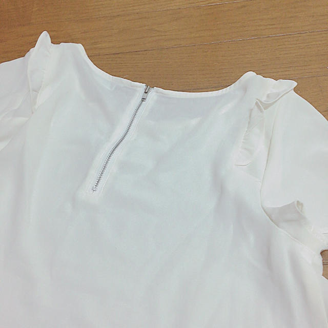 透け感 フリルブラウス レディースのトップス(シャツ/ブラウス(半袖/袖なし))の商品写真