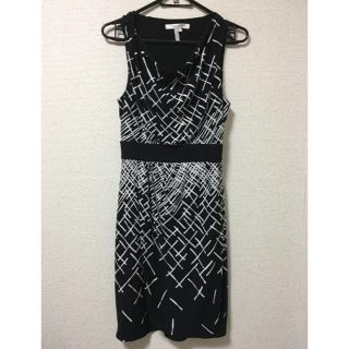 ビーシービージーマックスアズリア(BCBGMAXAZRIA)の【お値下げしました！】BCBG♡モノトーンワンピース(ひざ丈ワンピース)