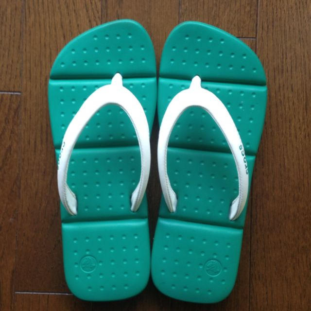 crocs(クロックス)のcrocs ビーチサンダル W7 レディースの靴/シューズ(サンダル)の商品写真