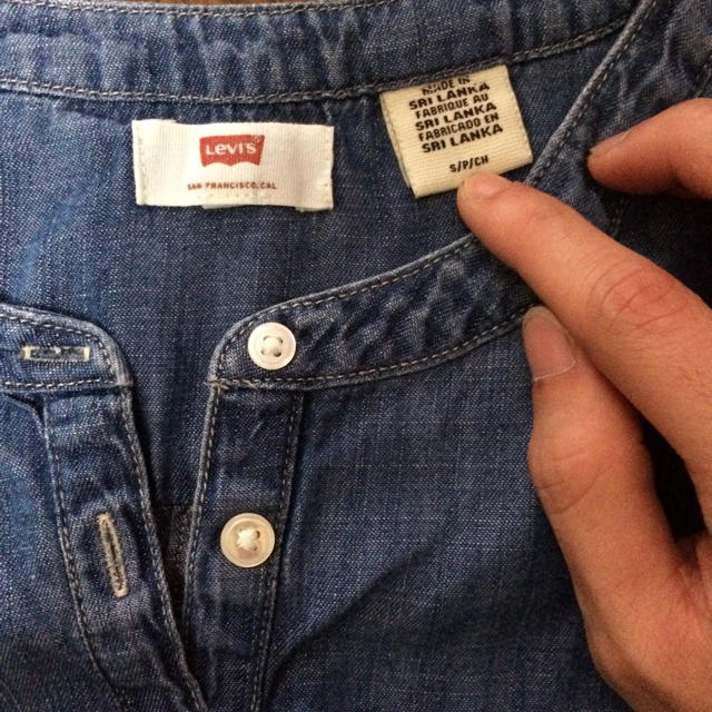 Levi's(リーバイス)の美品 値下 リーバイス プルオーバーシャツ レディース レディースのトップス(シャツ/ブラウス(長袖/七分))の商品写真