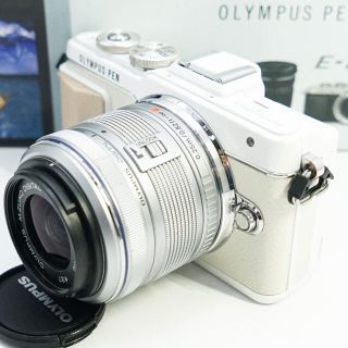 オリンパス(OLYMPUS)の★Wi-Fi、自撮り可能★オリンパス E-PL7人気のホワイト♪(ミラーレス一眼)