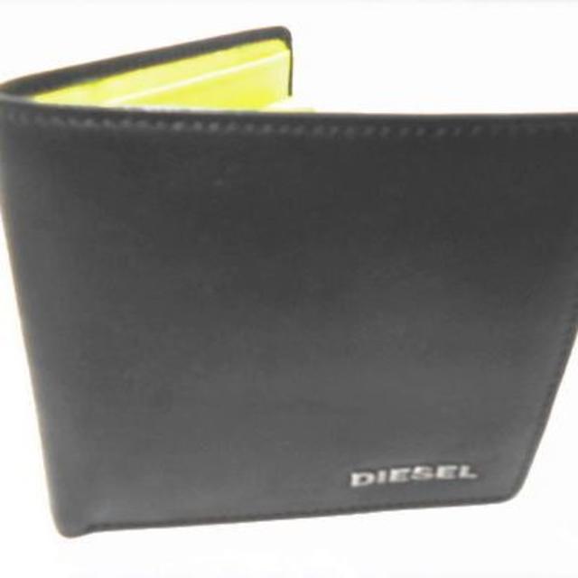 DIESEL(ディーゼル)のDIESEL　黒　黄緑　二つ折財布　本革　メタルロゴ　 レディースのファッション小物(財布)の商品写真