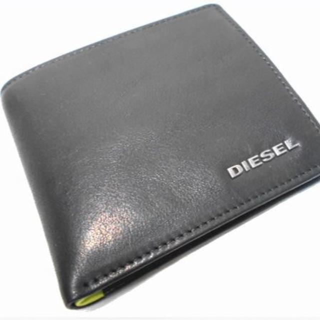 DIESEL(ディーゼル)のDIESEL　黒　黄緑　二つ折財布　本革　メタルロゴ　 レディースのファッション小物(財布)の商品写真