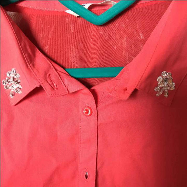 コーラルピンクのシャツ 大きいサイズ レディースのトップス(シャツ/ブラウス(長袖/七分))の商品写真