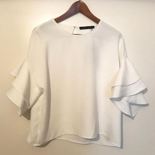 ザラ(ZARA)の【ZARA】フリルブラウス(シャツ/ブラウス(半袖/袖なし))