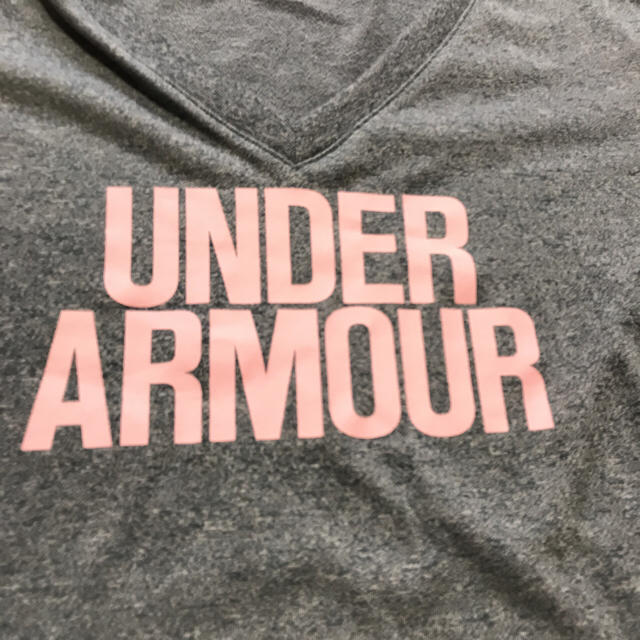 UNDER ARMOUR(アンダーアーマー)のポリエステル100% Ｖネックシャツ レディースのトップス(Tシャツ(半袖/袖なし))の商品写真