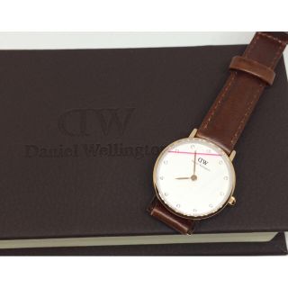 ダニエルウェリントン(Daniel Wellington)の最終値下げ！ダニエルウェリントン×スワロフスキー(腕時計)