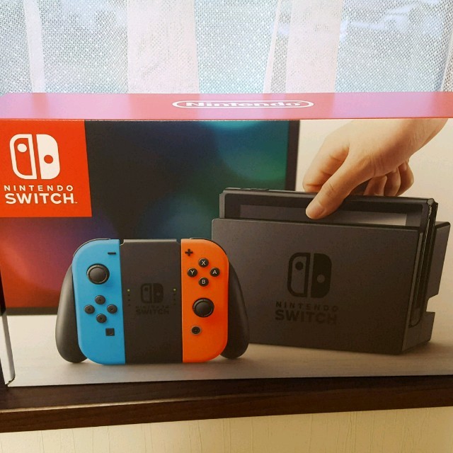 任天堂(ニンテンドウ)のNintendo　switch ネオンカラー赤・青 エンタメ/ホビーのゲームソフト/ゲーム機本体(家庭用ゲーム機本体)の商品写真