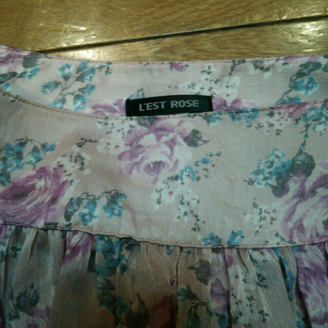 L'EST ROSE(レストローズ)の在庫確認中　新品  レストローズのパープルピンクのスカート＊. レディースのスカート(ひざ丈スカート)の商品写真