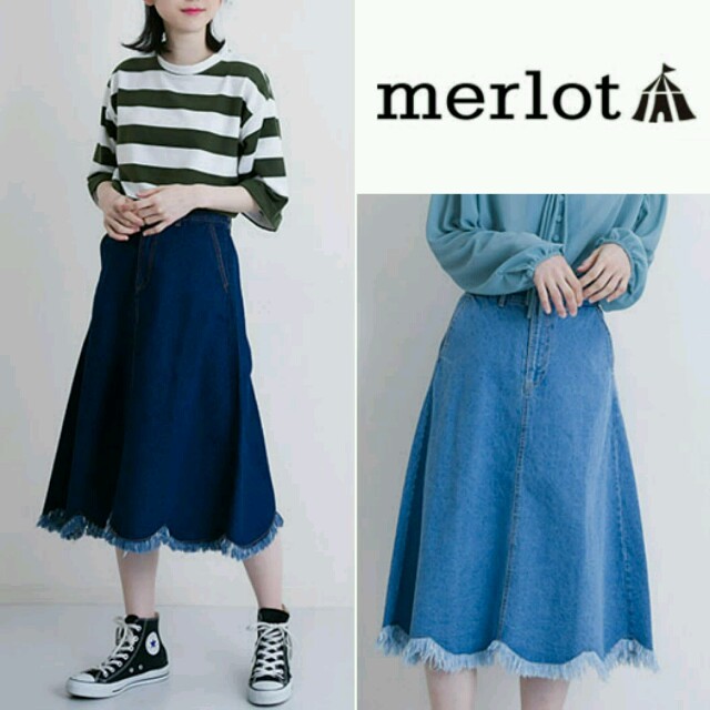 merlot(メルロー)の今季新作♡スカラップデニムスカート ライトブルー レディースのスカート(ひざ丈スカート)の商品写真