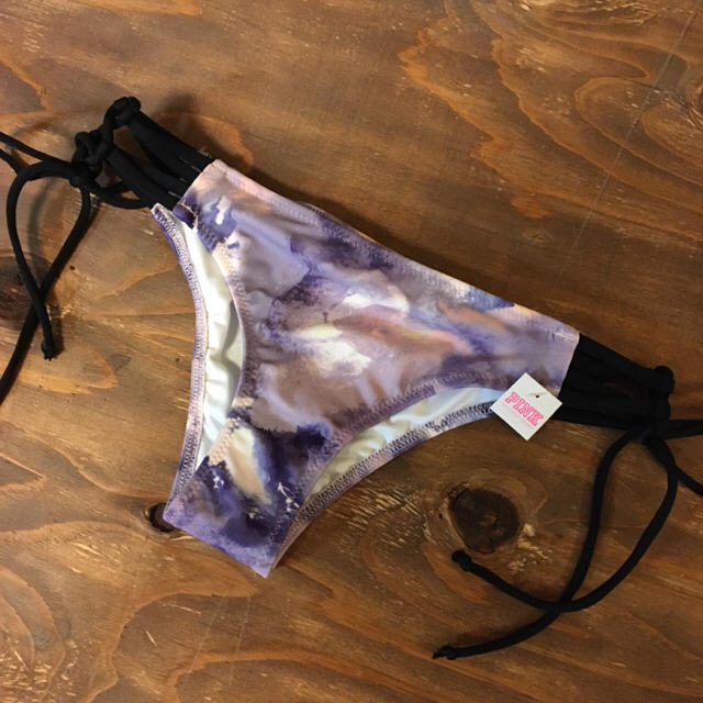 Victoria's Secret(ヴィクトリアズシークレット)のVSPINK❤︎STRAPPY SIDE-TIE MINI CHEEKSTER レディースの水着/浴衣(水着)の商品写真