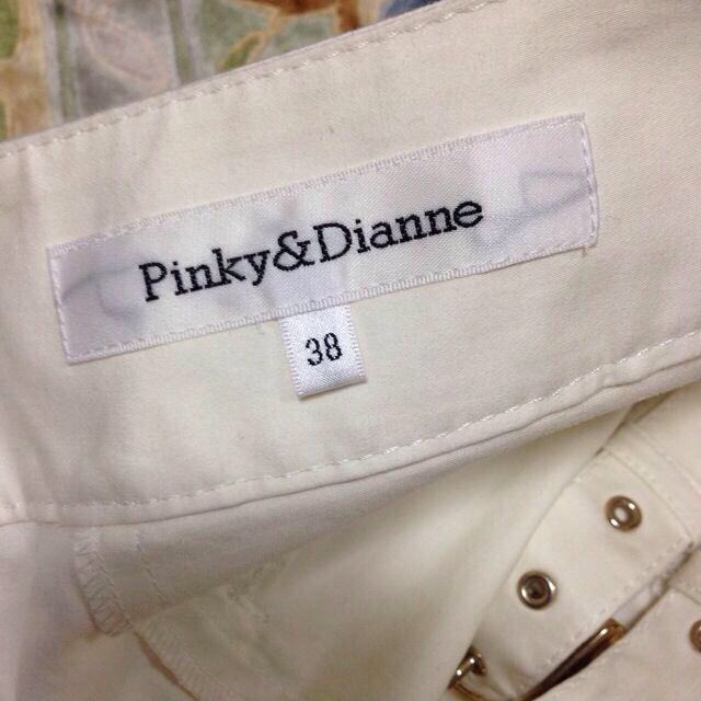 Pinky&Dianne(ピンキーアンドダイアン)のPinky&Dianne 白タイトSK レディースのスカート(ミニスカート)の商品写真