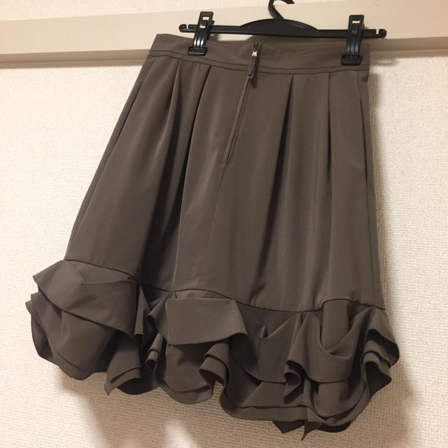 FOXEY(フォクシー)の極美品♡フォクシーレイニーフリルスカート 40♡ レディースのスカート(ひざ丈スカート)の商品写真
