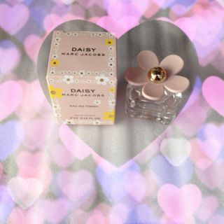 マークジェイコブス(MARC JACOBS)のマークジェイコブス DAISY 4ml(香水(女性用))