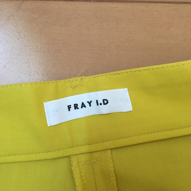 FRAY I.D(フレイアイディー)のイエローバギーパンツ レディースのパンツ(バギーパンツ)の商品写真