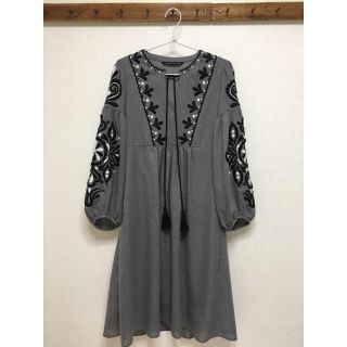 ザラ(ZARA)のZARA/ザラ/刺繍入りワンピース/XS/裾上げ有り/身長158㎝前おすすめ(ロングワンピース/マキシワンピース)