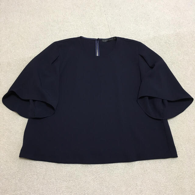 ZARA(ザラ)のZARA☆フレア袖ブラウス未使用☆ レディースのトップス(シャツ/ブラウス(半袖/袖なし))の商品写真