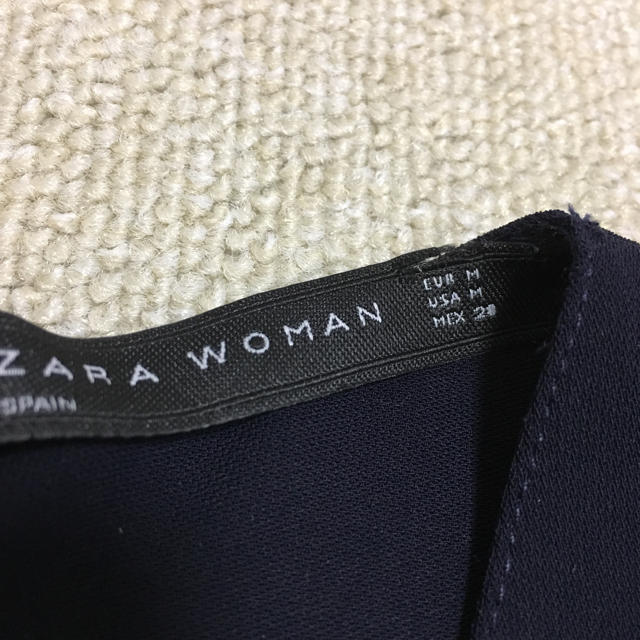 ZARA(ザラ)のZARA☆フレア袖ブラウス未使用☆ レディースのトップス(シャツ/ブラウス(半袖/袖なし))の商品写真