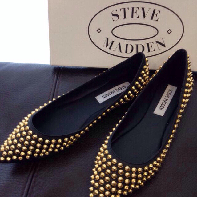 Steve Madden(スティーブマデン)のSteveMadenスタッズフラット レディースの靴/シューズ(ハイヒール/パンプス)の商品写真