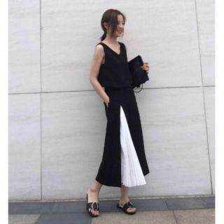 ザラ(ZARA)の新品 プリーツ切り替え ガウチョ パンツ(クロップドパンツ)