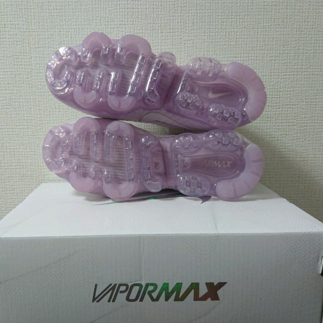 NIKE(ナイキ)のヴェイパーマックス 23.5cm AIR VAPORMAX ホワイト×パープル レディースの靴/シューズ(スニーカー)の商品写真