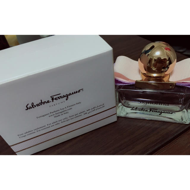 Salvatore Ferragamo(サルヴァトーレフェラガモ)の【Salvatore Ferragamo】Signorina オードトワレ コスメ/美容の香水(香水(女性用))の商品写真