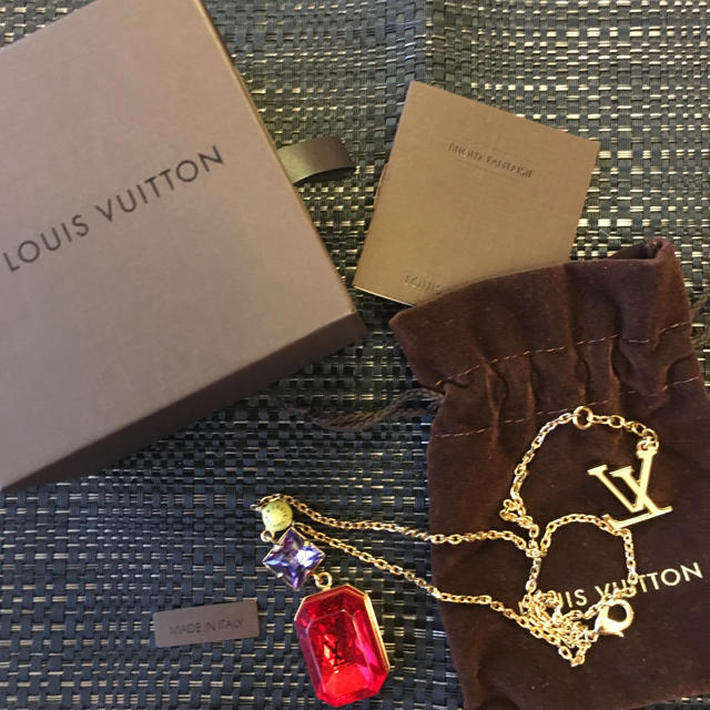 LOUIS VUITTON(ルイヴィトン)のヴィトン レアなお洒落で美しいビジューネックレス 新品同様 レディースのアクセサリー(ネックレス)の商品写真