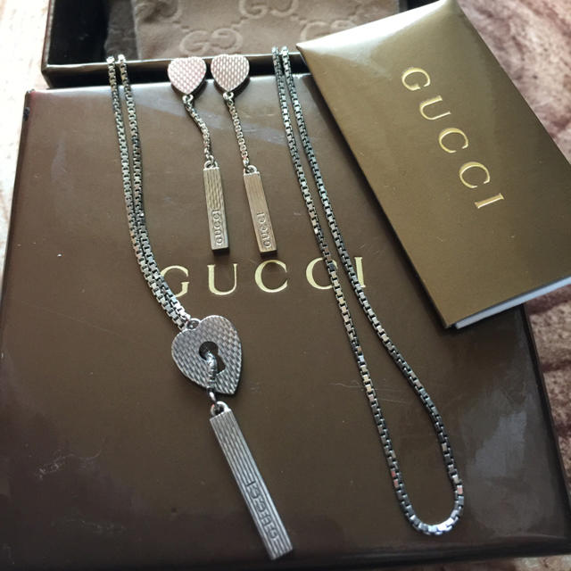 Gucci(グッチ)のGUCCIラリアットハート925ピアスネックレスセット ハンドメイドのアクセサリー(ネックレス)の商品写真