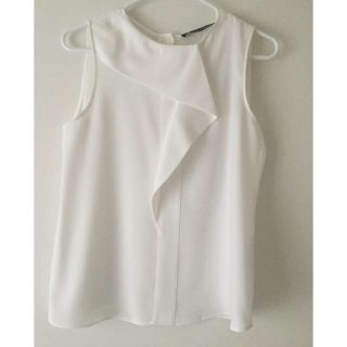 ザラ(ZARA)のZara ノースリーブ フリルトップス(カットソー(半袖/袖なし))