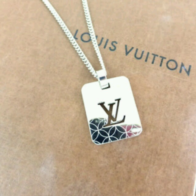 LOUIS VUITTON(ルイヴィトン)のプリっち様専用 ルィヴィトン ネックレス メンズのアクセサリー(ネックレス)の商品写真