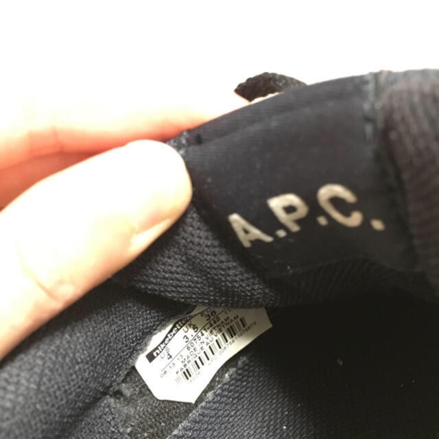 NIKE(ナイキ)の入手困難！A.P.C.xNIKE airmaxim1 レディースの靴/シューズ(スニーカー)の商品写真