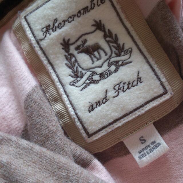 Abercrombie&Fitch(アバクロンビーアンドフィッチ)のボーダー ポロシャツ(ピンク×茶) レディースのトップス(ポロシャツ)の商品写真