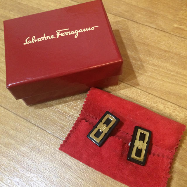 Salvatore Ferragamo(サルヴァトーレフェラガモ)のフェラガモのイヤリング レディースのアクセサリー(イヤリング)の商品写真