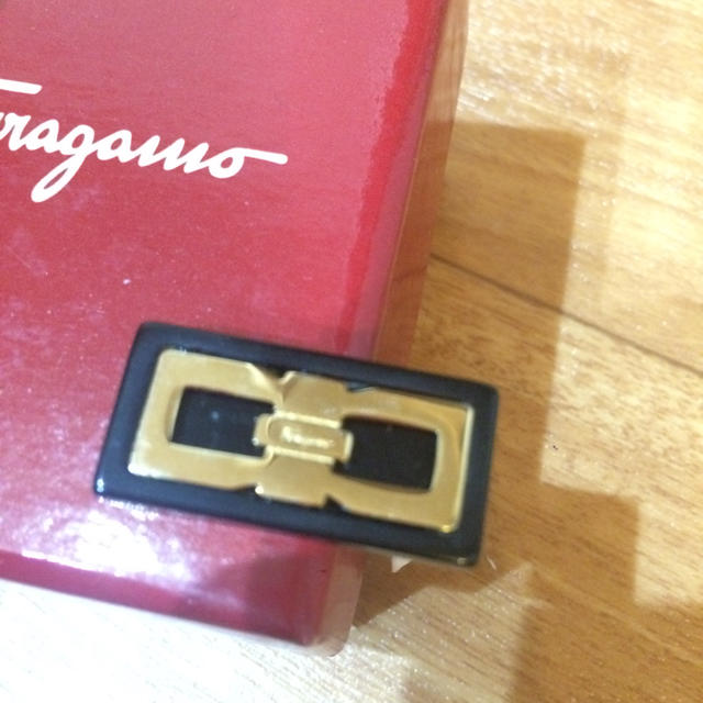 Salvatore Ferragamo(サルヴァトーレフェラガモ)のフェラガモのイヤリング レディースのアクセサリー(イヤリング)の商品写真