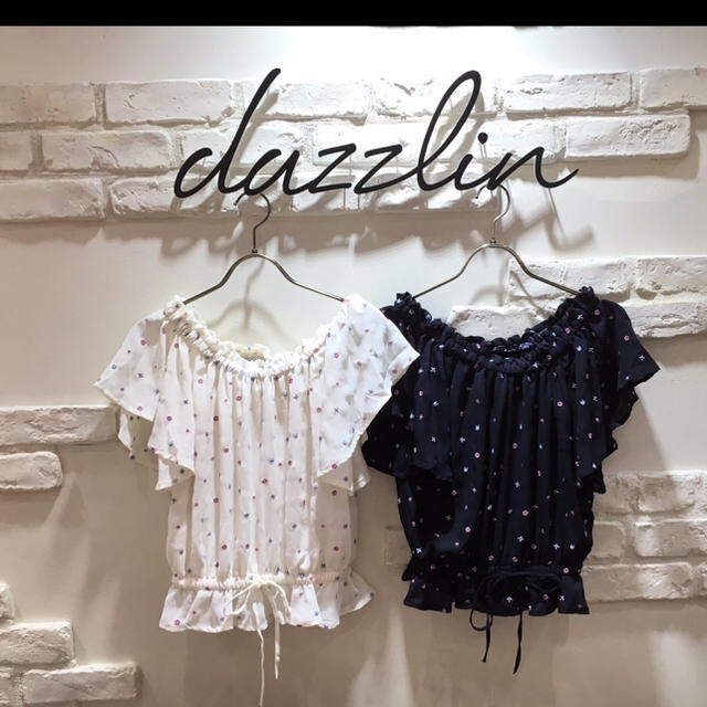 dazzlin(ダズリン)のファンシーモチーフドット刺繍ブラウス 紺 レディースのトップス(シャツ/ブラウス(半袖/袖なし))の商品写真