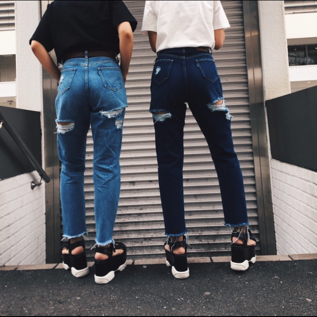 EVRIS(エヴリス)の完売品✨evris バックスラッシュ パンツ レディースのパンツ(デニム/ジーンズ)の商品写真