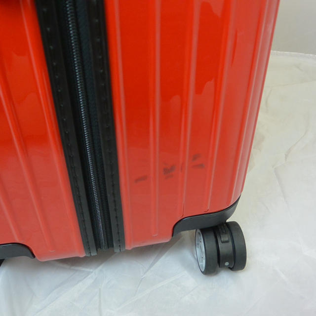 RIMOWA(リモワ)のリモワサルサエアー 91L(29) ガーズレッド 送料無料 スーツケース レディースのバッグ(スーツケース/キャリーバッグ)の商品写真