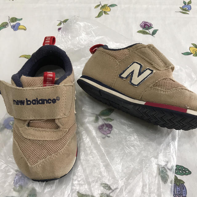 New Balance(ニューバランス)のだるま様専用 ニューバランス ベビーシューズ 22.5EUサイズ キッズ/ベビー/マタニティのベビー靴/シューズ(~14cm)(スニーカー)の商品写真