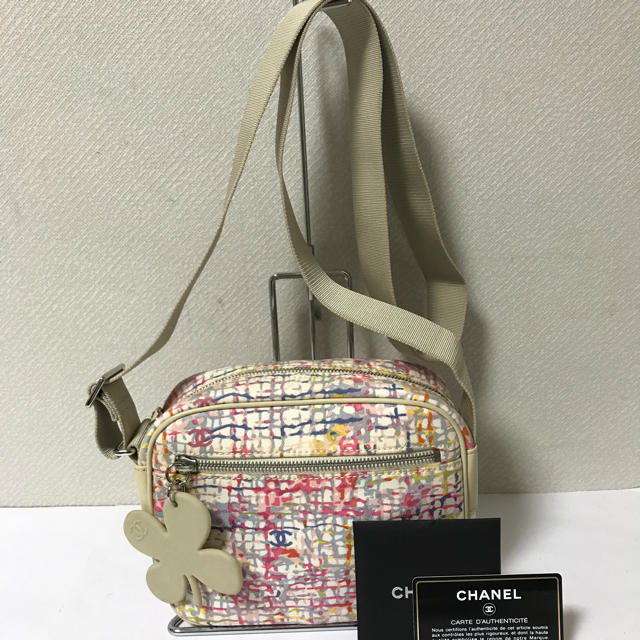 お買得】 CHANEL ショルダーバッグ クローバーチャーム付き シャネル