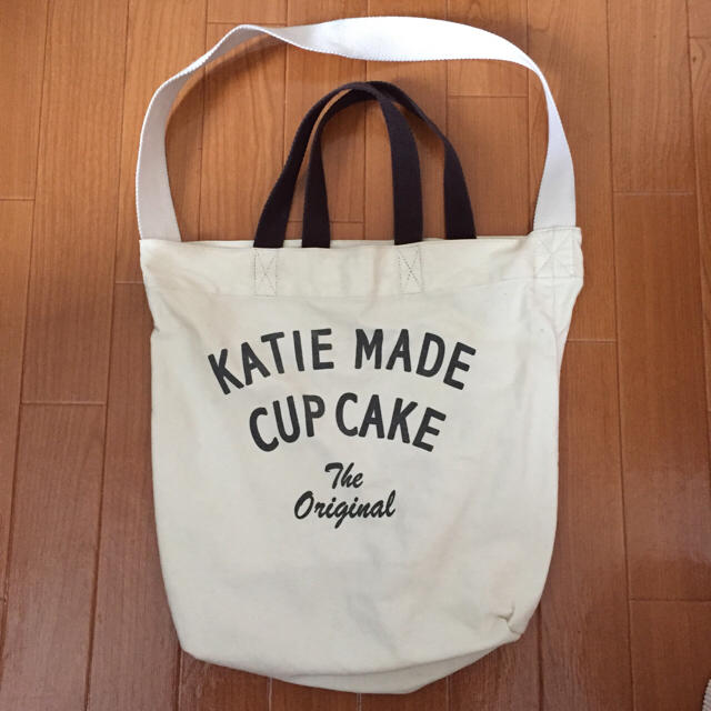 Katie(ケイティー)のKatie カップケーキ トートバッグ レディースのバッグ(トートバッグ)の商品写真