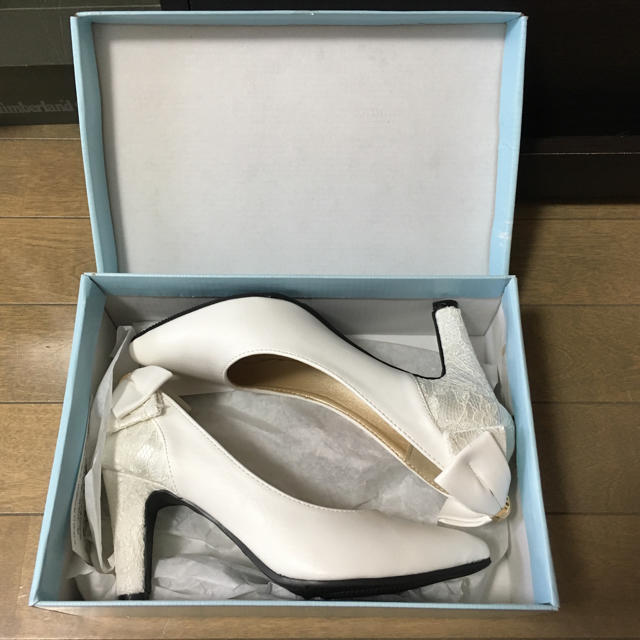 tocco(トッコ)のパンプス 白 ホワイト 結婚式 パーティ レディースの靴/シューズ(ハイヒール/パンプス)の商品写真