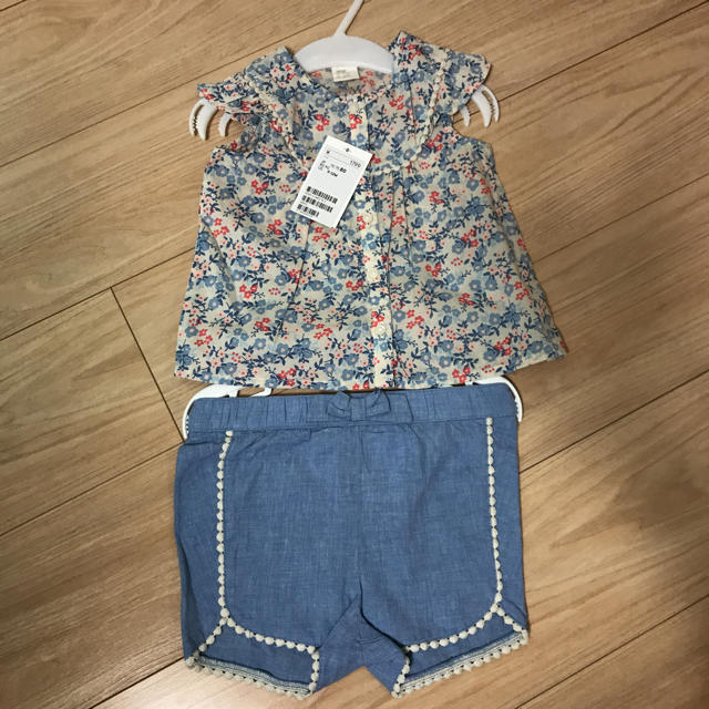 H&M(エイチアンドエム)の新品☆ 花柄 セットアップ キッズ/ベビー/マタニティのベビー服(~85cm)(シャツ/カットソー)の商品写真