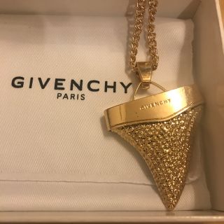 GIVENCHY シャークトゥース-