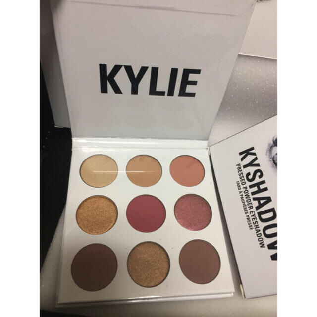 Kylie Cosmetics(カイリーコスメティックス)のKylie Cosmetics コスメ/美容のベースメイク/化粧品(アイシャドウ)の商品写真